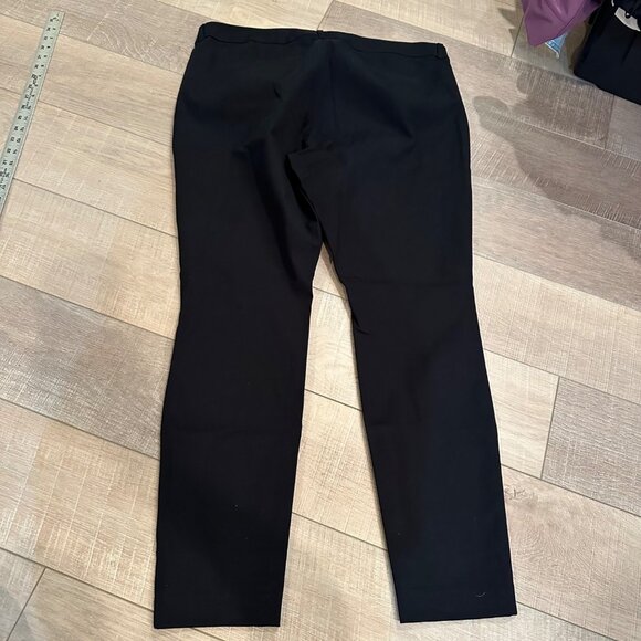 OLD NAVY WOMENS BLACK HIGH RISE PIXIE SECRET SMOOTH POCKETS PANTS SIZE 18 - Picture 1 of 8